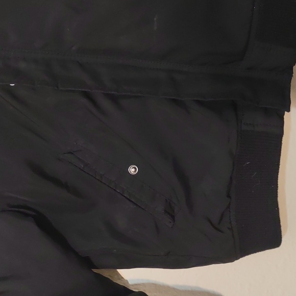 USED H&M KIDS 7/8 PUFFER JACKET WITH DETACHABLE HOOD COLOR BLACK - Picture 3 of 11